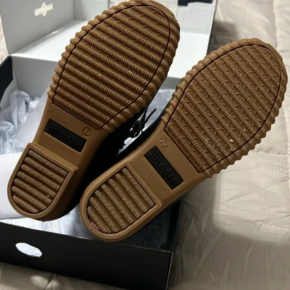 Tommy Hilfiger Duck Boots Women’s - Picture 4 of 4